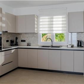 4 bedroom villa with pool by the sea, near Corfu town, sleeps 8